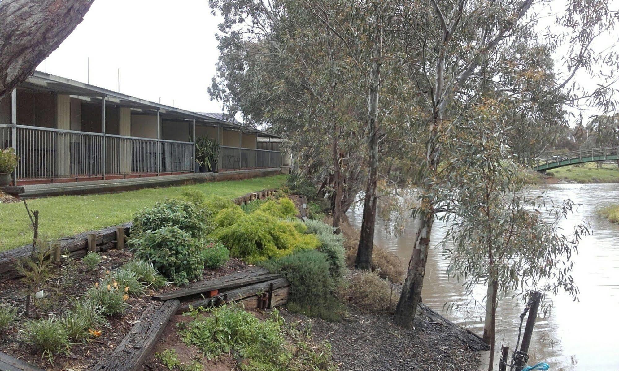 Donald Riverside Motel エクステリア 写真